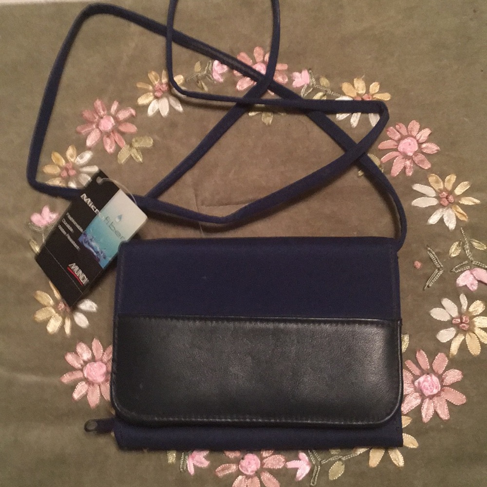 NWT Small purse/wallet NAVY